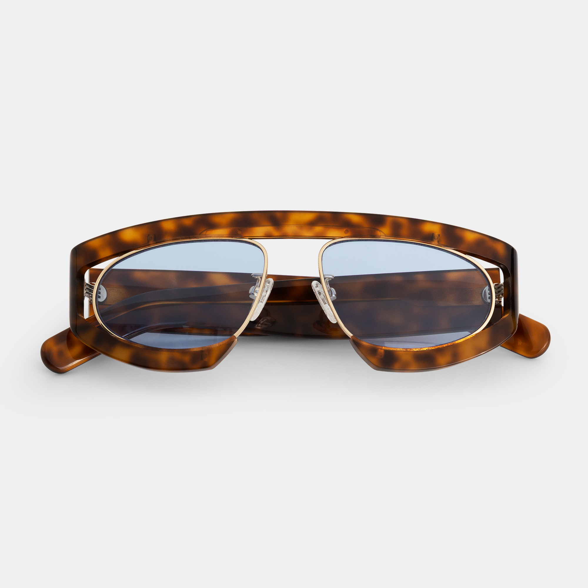 Unieke NULÁ zonnebril Anouk  Dessert Sky met blauw glazen  – sunglasses for women