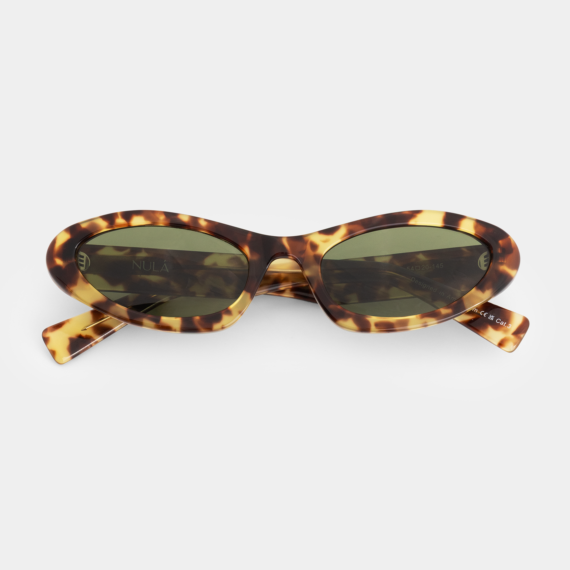 NULÁ zonnebril Richelle in Forest Green – ovaal montuur in bruin-geel patroon met donkergroene glazen, sunglasses for women