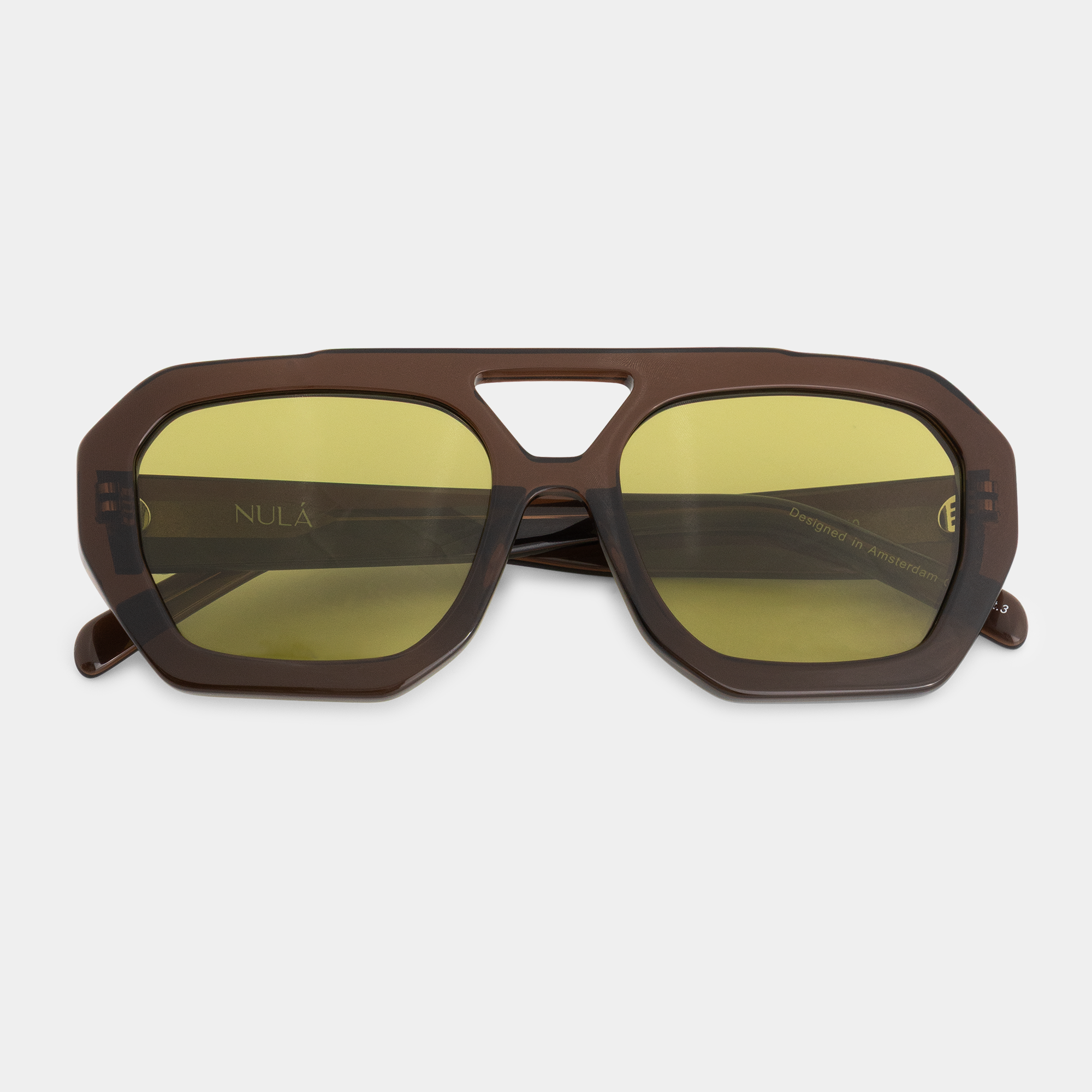 NULÁ zonnebril Sophie Caramel Latte, donker bruine bril met groene glazen – sunglasses for women